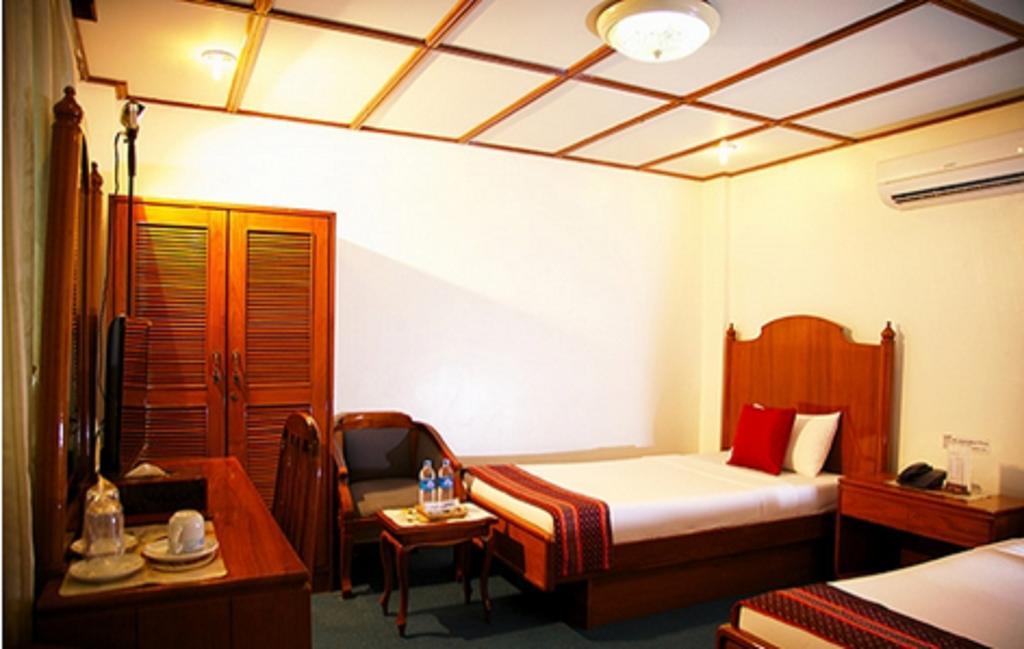 Yoma Hotel Yangon Exterior foto